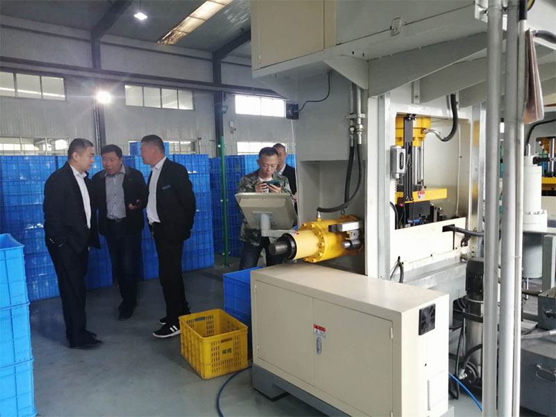 5月11日，山東金潤(rùn)德不銹鋼有限公司技術(shù)部人員到廠(chǎng)參觀(guān)